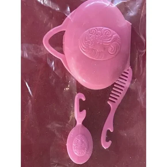 Vintage Barbie 1982 Make Up Compact Case & 2 Brushes Good Condition Accessories - Picture 2 of 4